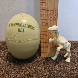 Arby's 2001 Discovery Kids Paleo Puzzles T-Rex Dinosaur Egg Kids Meal Toy